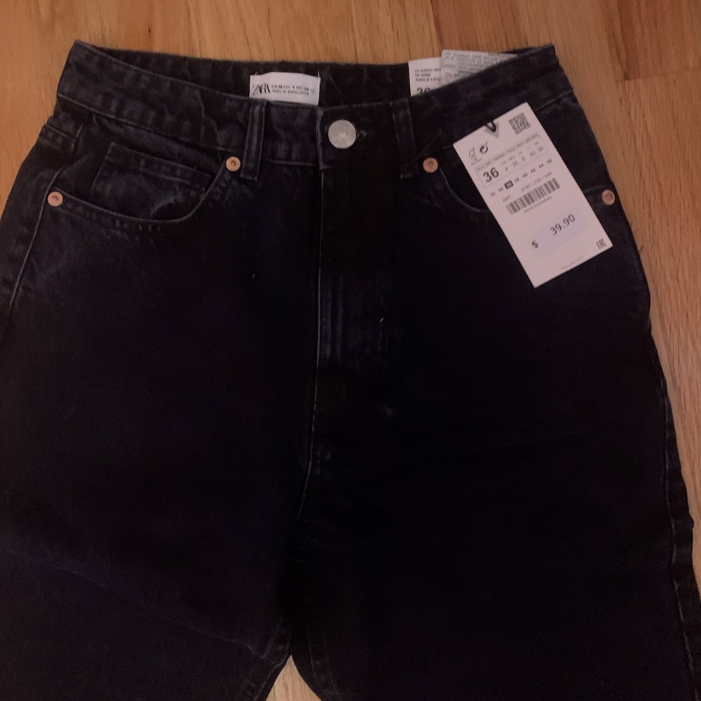 US size 4, EUR size 36, very dark blue, jeans